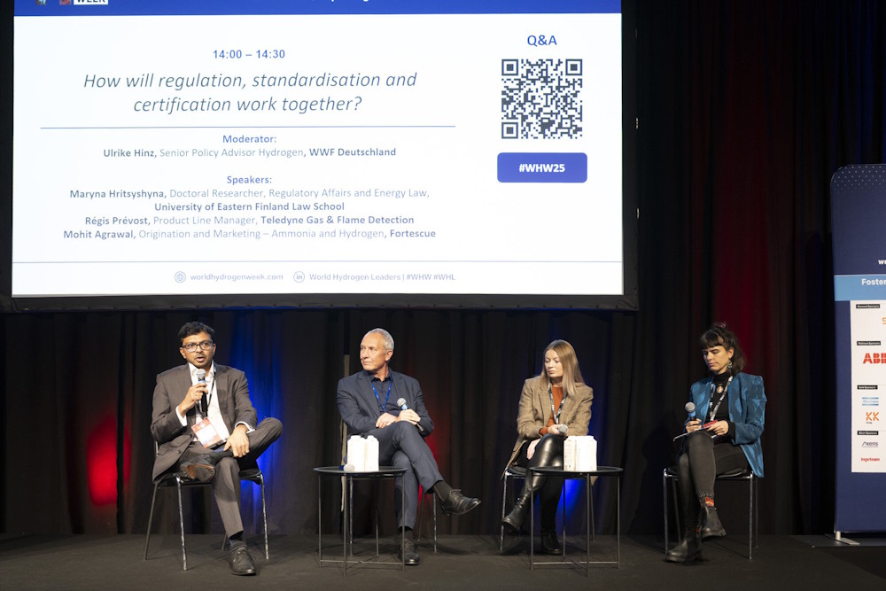 Maryna Hritsyshyna speaking at the World Hydrogen Week 2025 forum about the collaboration of regulation, standardisation, and certification in the hydrogen industry.
